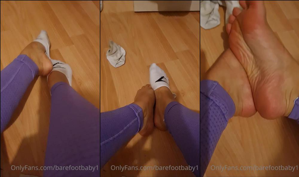 barefootbaby1 01 03 2022 2379478151 Taking my gym socks off