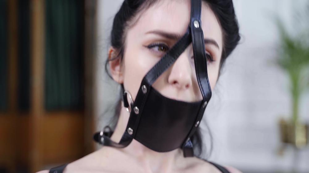 Goddess And Bondage Devices