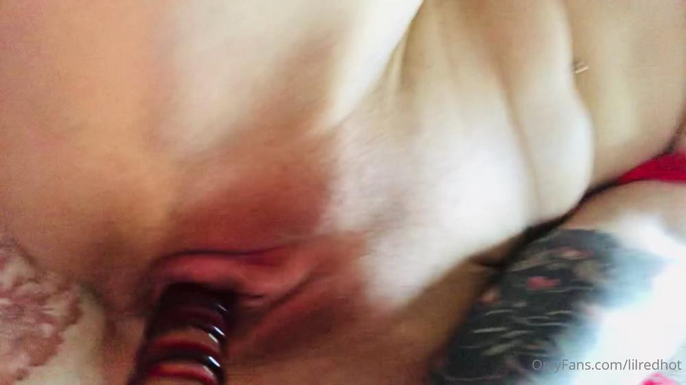 lilredhot 10 02 2021 2028882804 