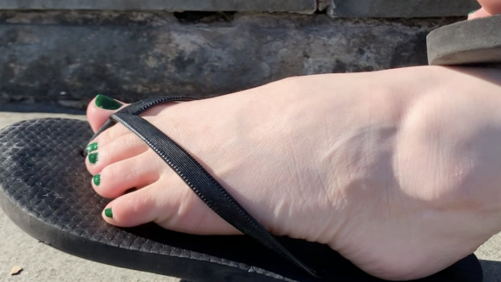 HAYLE'S Adorable SIZE 2's In FLIP FLOPS - May 19, 2020