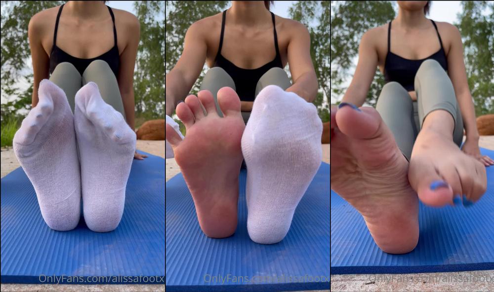 alissafootsd 12 04 2021 2080726023 after running sweat soles watch me remove them and tease you with my sweat feet