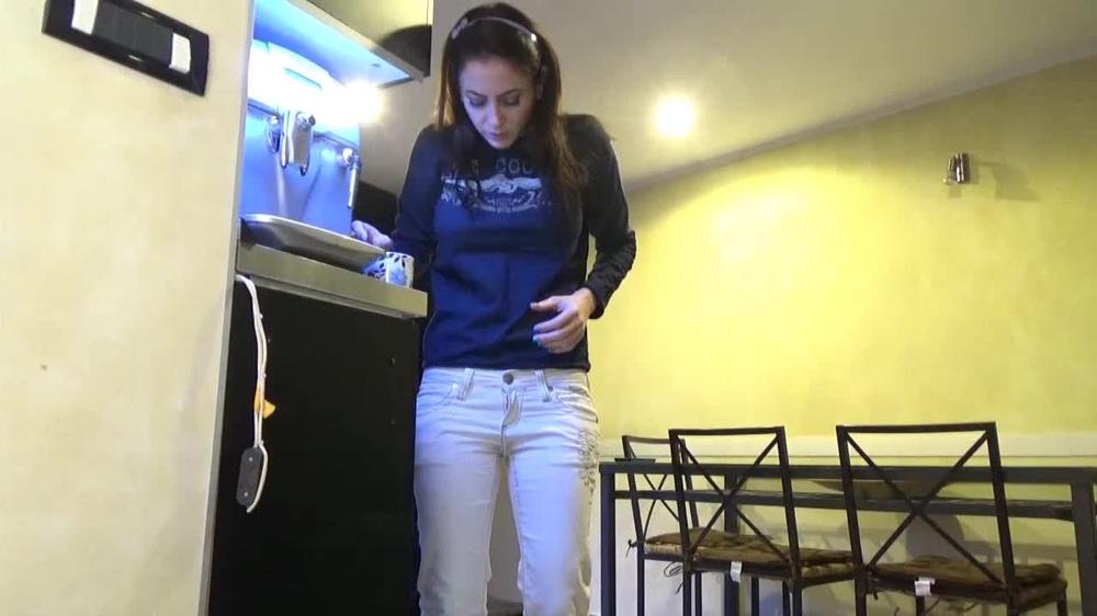 Wet Kelly Pee Desperation On White Jeans