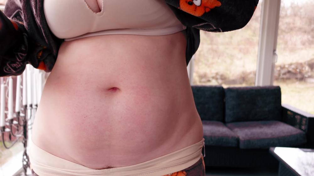 Belly Button World of Arya Grander - Fork Play: Belly Button Fetish (4K)