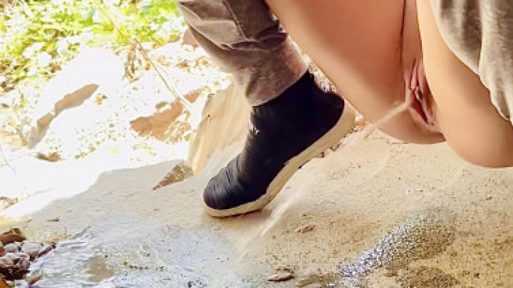 Watch me pee outside in nature - April 26, 2021