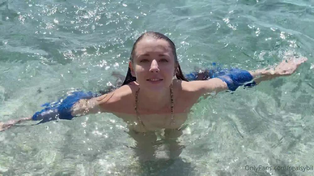 realsybil 12 10 2021 2244149846 enjoying sun and you