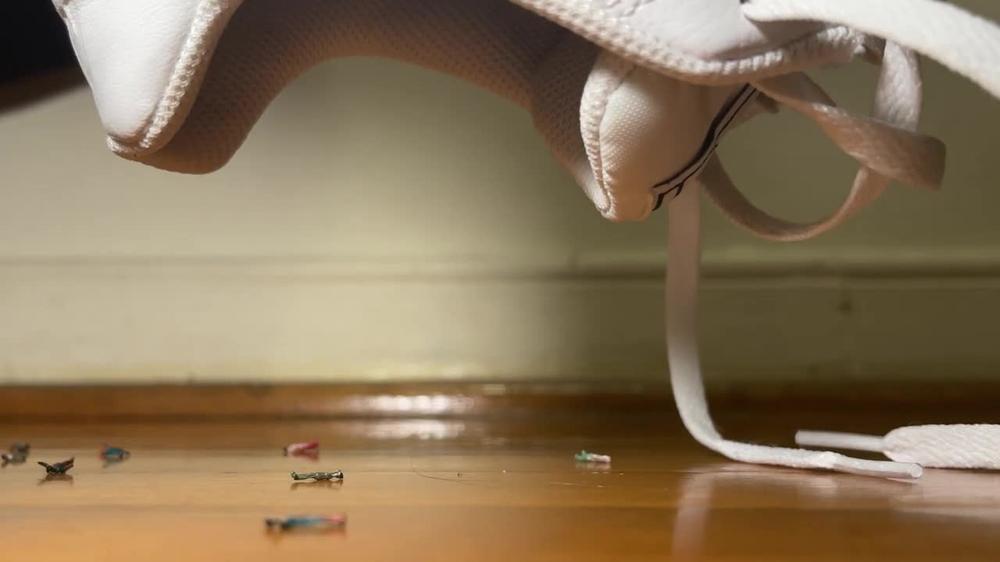 Giantess Smash Small People In Her Shoes