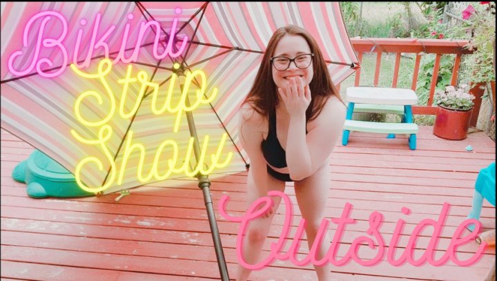 Caityfoxx Bikini Strip Show Outside