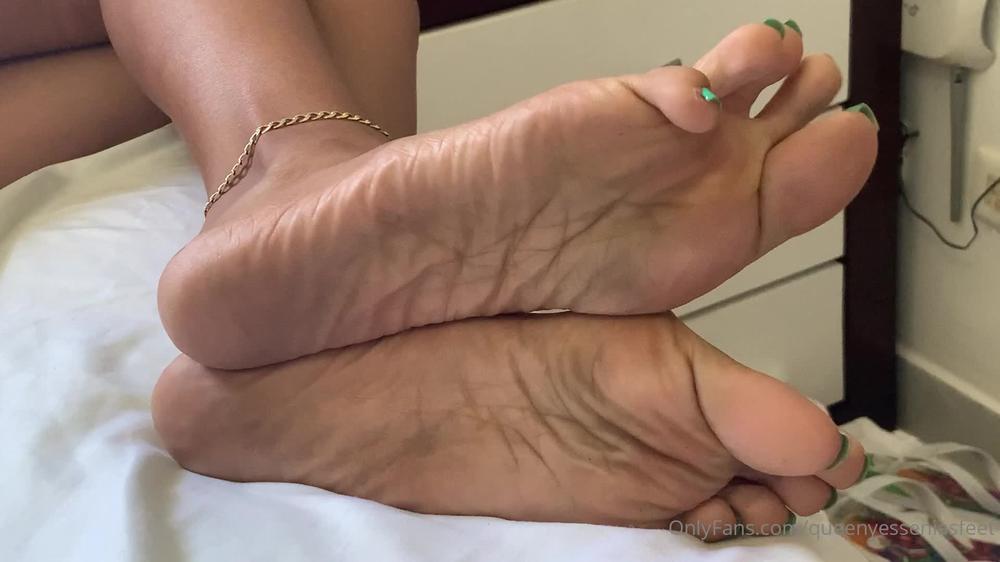 queenyesseniasfeet 20 04 2022 2430981405 Pics of my long wrinkled soles, ending with a feet scrunch clip to easily induce dick thro