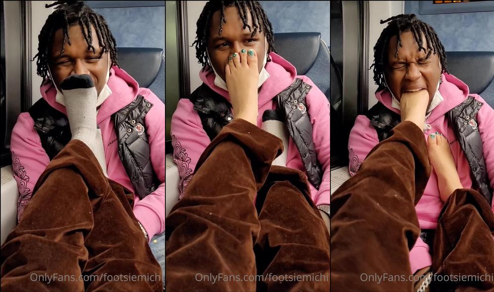 footsiemichi 06 01 2022 2321539441 stinky socks on a train ride what a good way to pass the time