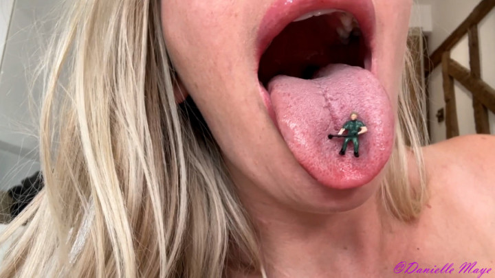 Giantess Step-Mommy Uses You - August 06, 2023