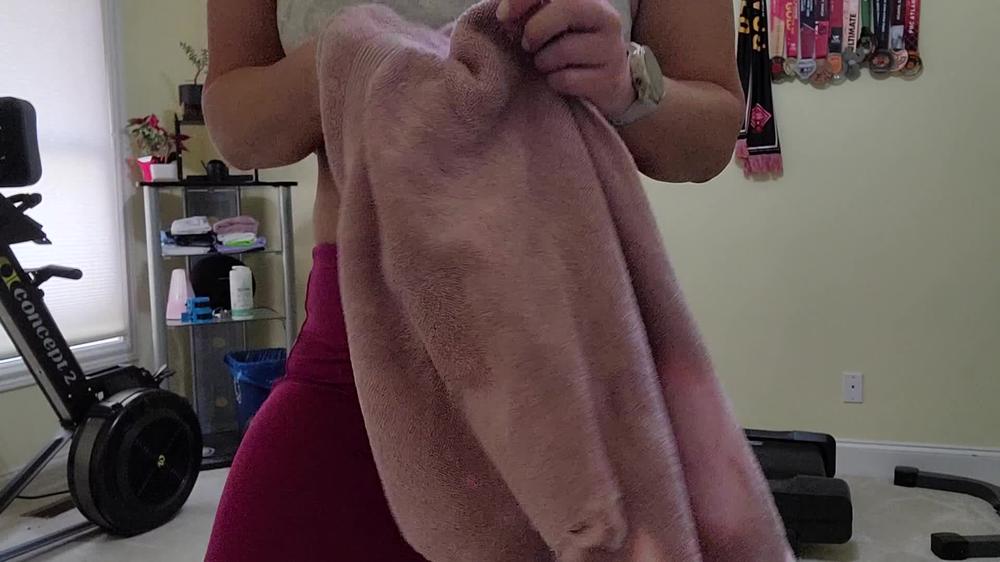 vicktoriatacos 01 06 2022 2474445727 SOLD      Buy my favourite gym towel (used during today's workout)   $55 shipped. First fa