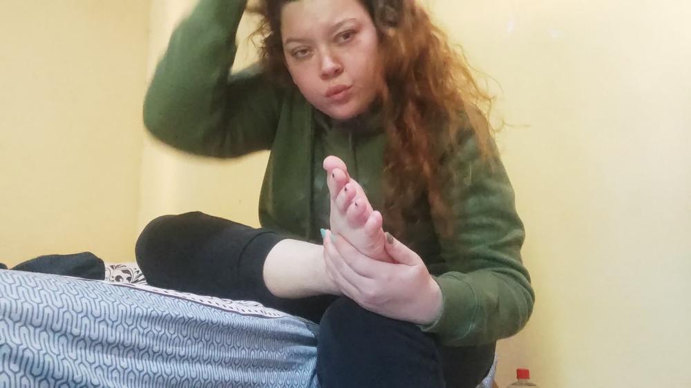 MollyDolly - Molly Smells Her Stinky Sweat Feet