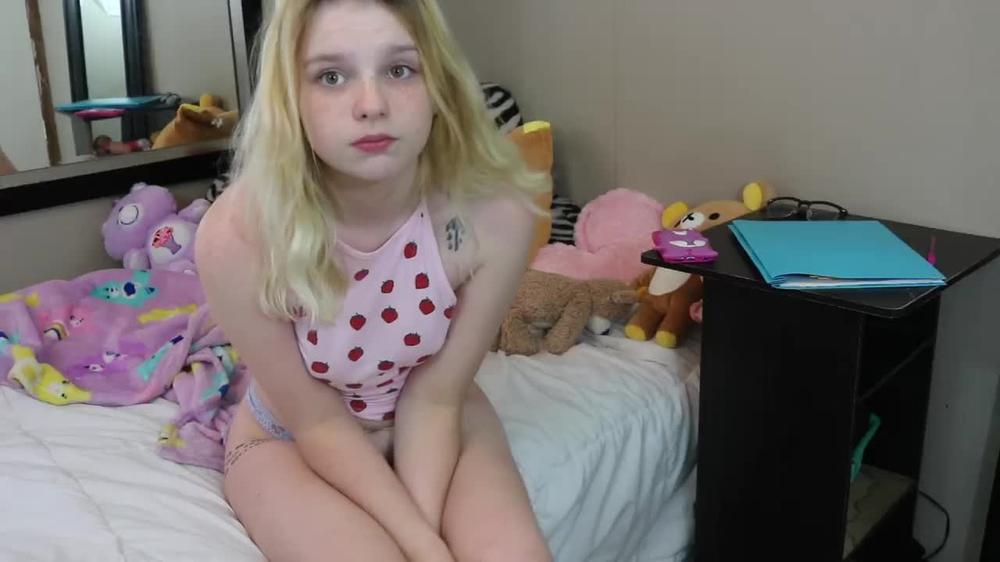 Ditsydaisy Little Sister Catches You Spying