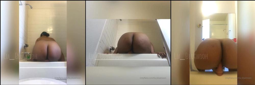 lia bluemoon 01 09 2019 10327659 bathroom fun