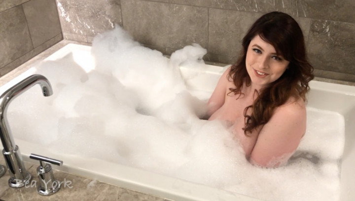Sexy Bath Time with Bea - August 06, 2019