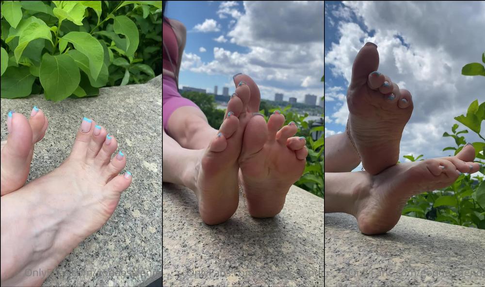goddessfendi 04 07 2021 2153902135 love teasing people in public with my pretty feet