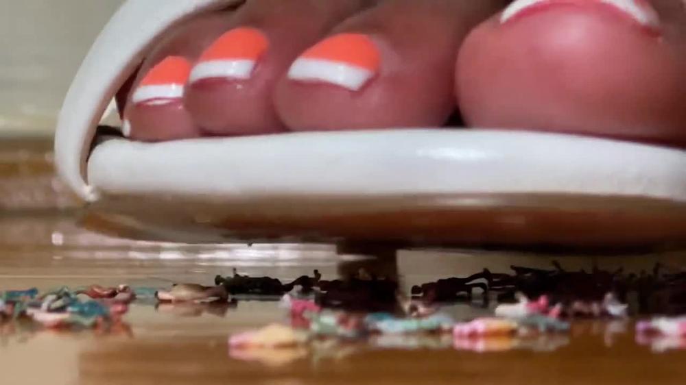 Giantess In Heels Smashes Little People