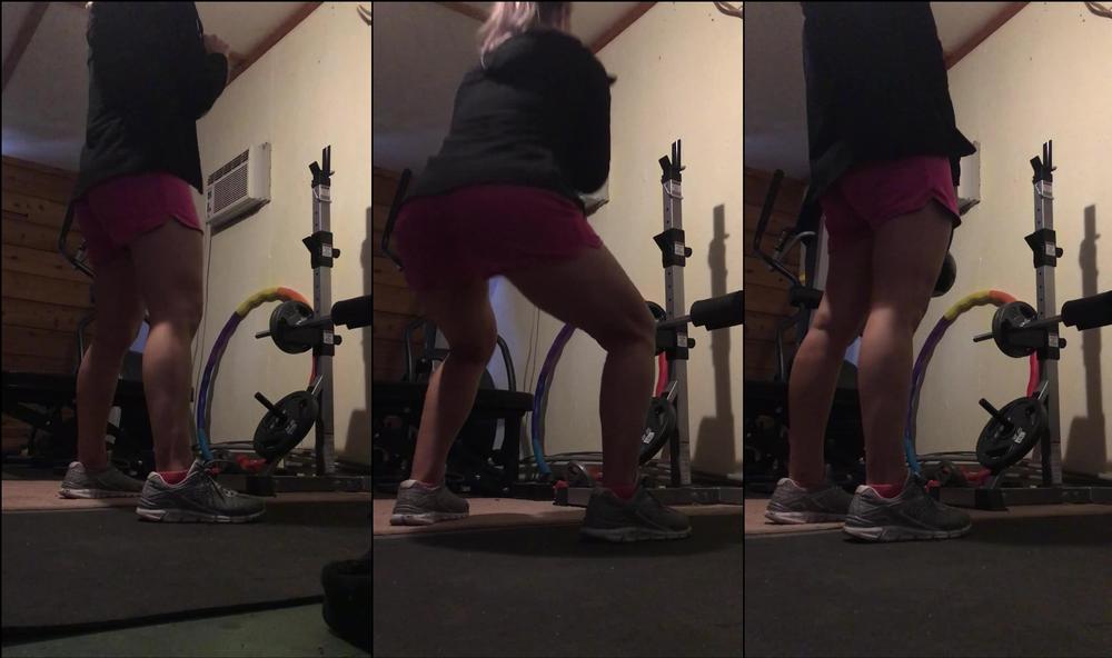 trixie_miss 19 06 2019 38472571 Warming up those legs.