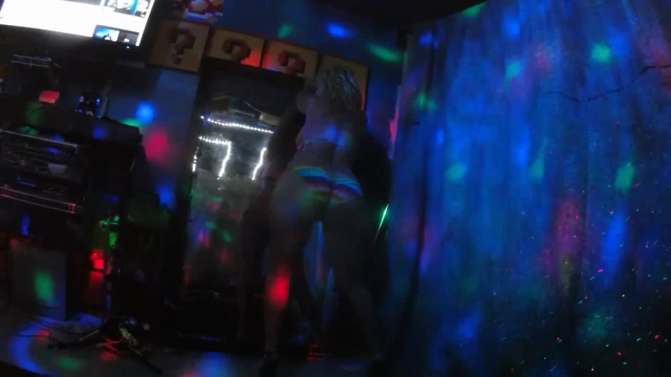 Nikkisexx Bikini Blowjob