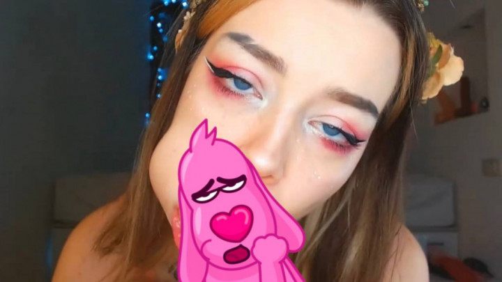 Flowerqueen puts a dick behind cheek - Aug 3, 2022