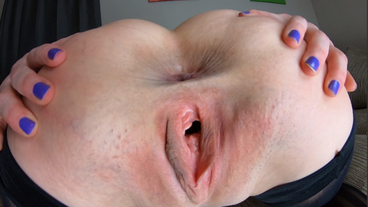 Kacie Spreads her Perfect Pussy