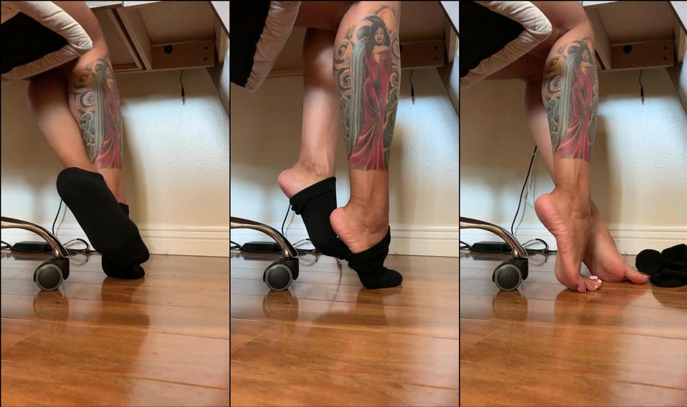 solealchemist 01 12 2019 96347982 sexy sock removal