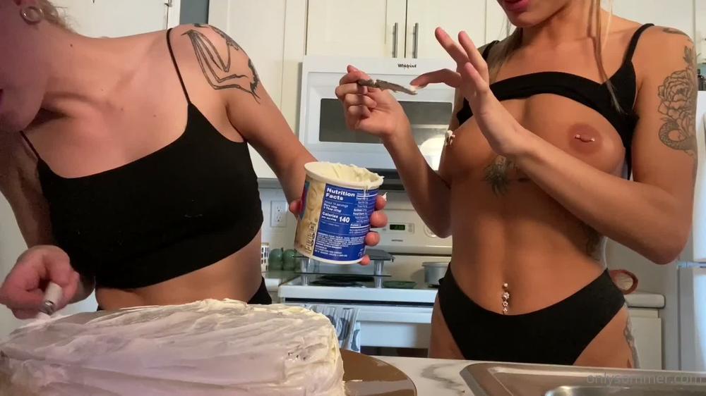 sommerxbrooke 03 03 2021 2045368096 CAKE BAKING SITTING To kick off my birthday, I invited @stripper_sadist over t