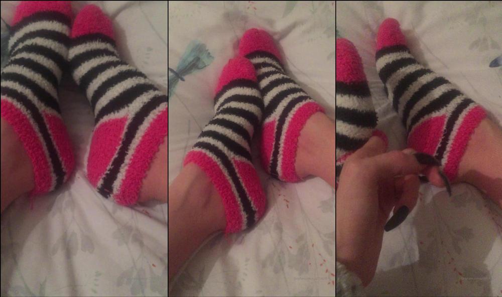 goddessanna 01 03 2020 164885269 VIDEO Nothing like some sunday foot worship.... Fluffy socks smooth soft naked soles