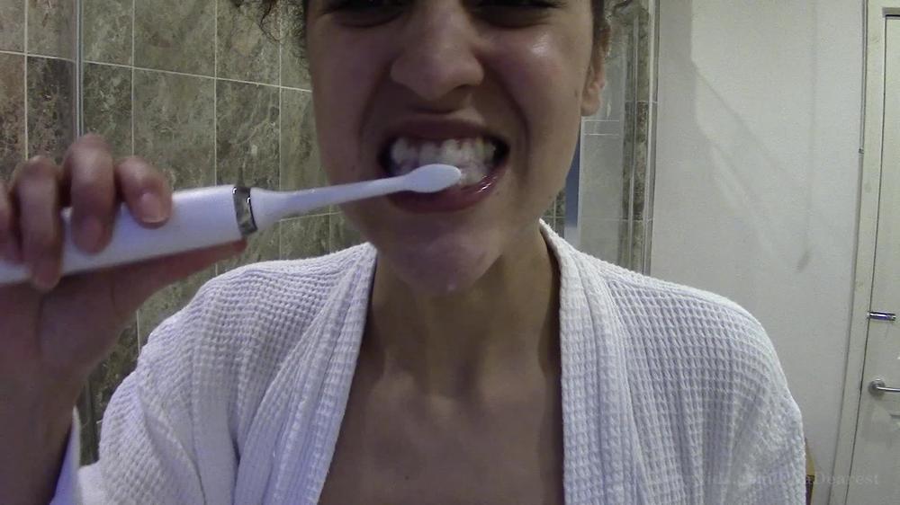 Elladearest Teeth Brushing