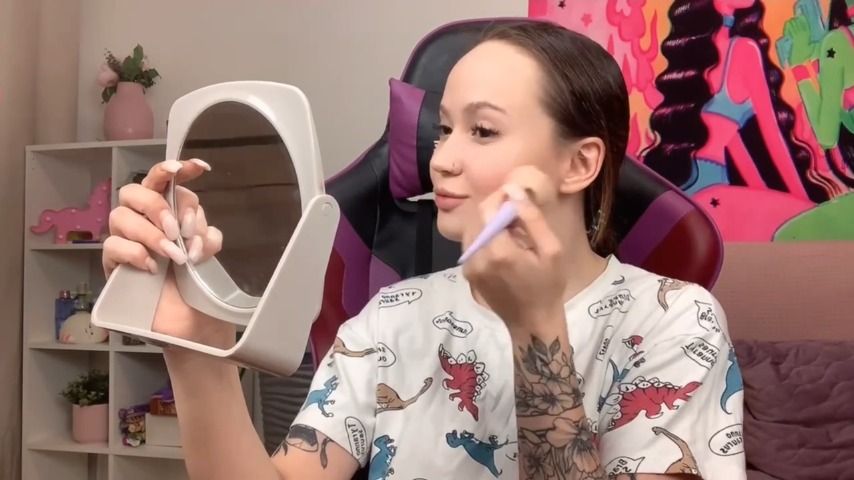 Doing My Makeup Ignoring U - Sep 3, 2022