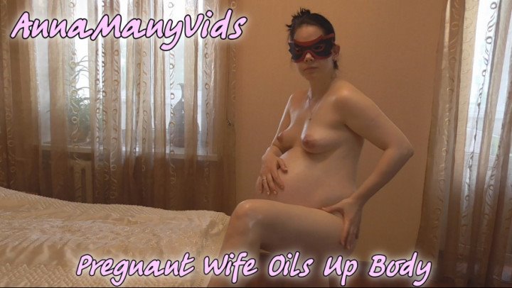 Annamanyvids Pregnant Wife Oils Up Body