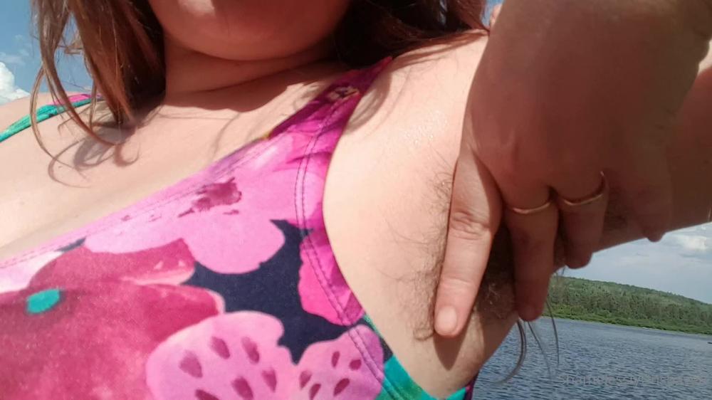 shamelesslyunshaven 01 07 2020 457807368 Showing off how sweaty I am ) Come bury your nose in here while we cuddle on the beach