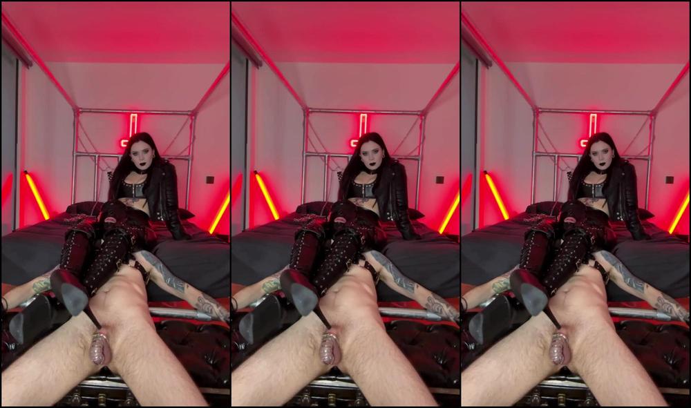 VioletteX - Leather thigh and ass smothering
