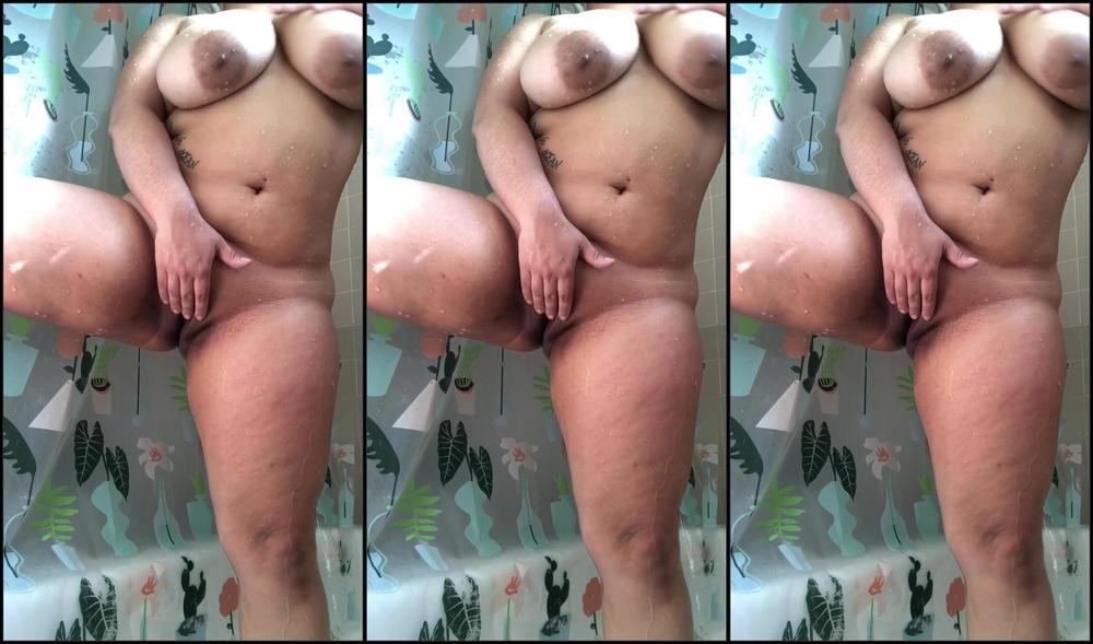 Giabomb Shower Tease And Quickie