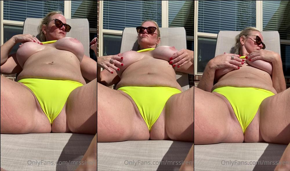 mrssiren 01 11 2020 1180586400 Enjoyed myself out by the pool today in the warm November weather here in Houston