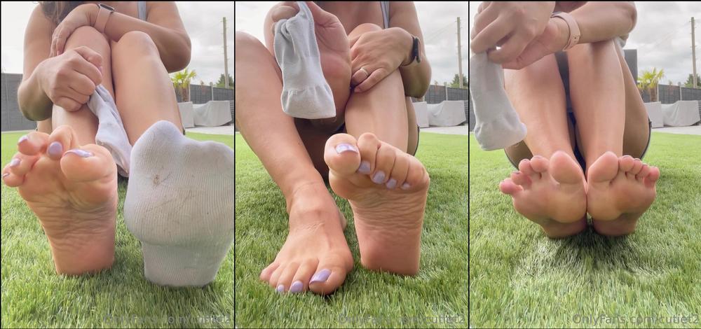 cutiet2 681624980 2023 07 30 little sock removal and toe wiggle video for you 