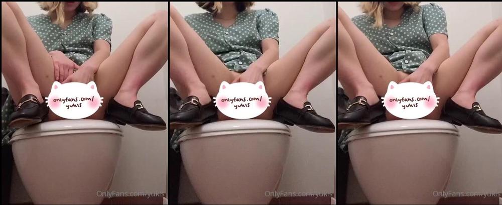 yyuki 21 10 2020 1113259960 your shy coworker opens up to you  and cums for you while you watch her from the bathroom 