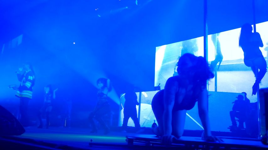Dancing on stage with Snoopdogg - April 01, 2019