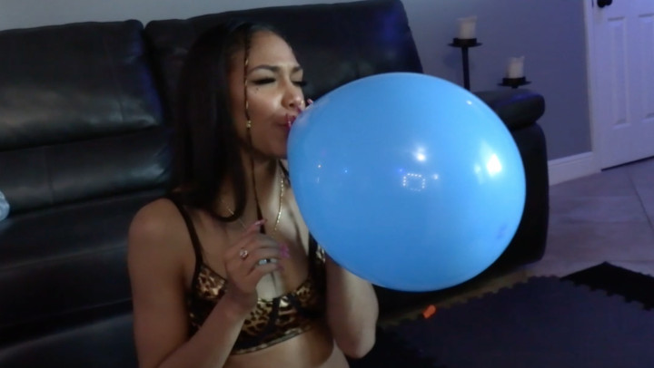 Honey Dew - Balloon Blowing & Popping