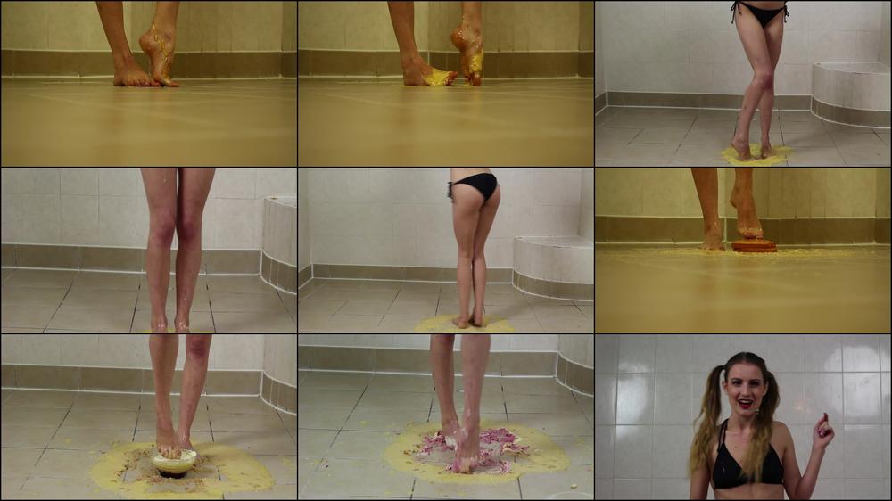 WAM - Scarlot’s feet get a trifle messy