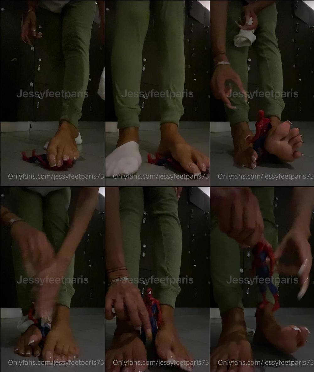 jessyfeetparis75 05 05 2022 2446062928 Dans les vestiaires de ma salle de sport ï¸ââï¸ Je dÃ©fonce SPIDERMAN Tu aimes l
