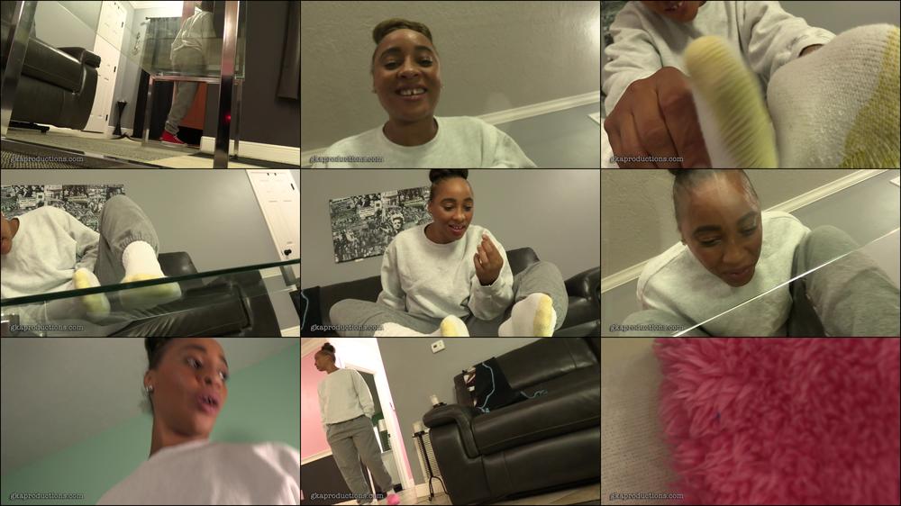 Kendra Allure Finds Ant Person In Shoe