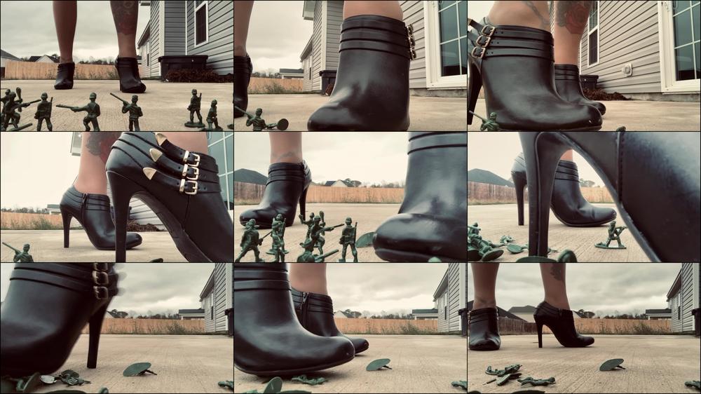 Giantess Defeats Army