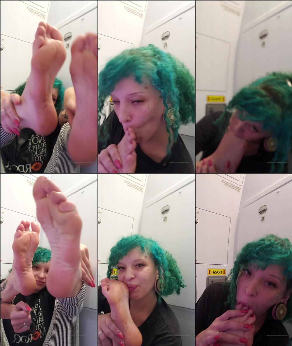 bodaciousbizzy 29 11 2019 15225548 Self worship on a plane.