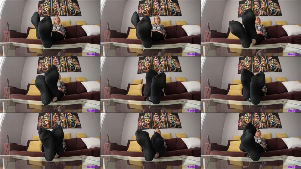 Demi's Black Stinky Socks - December 03, 2021