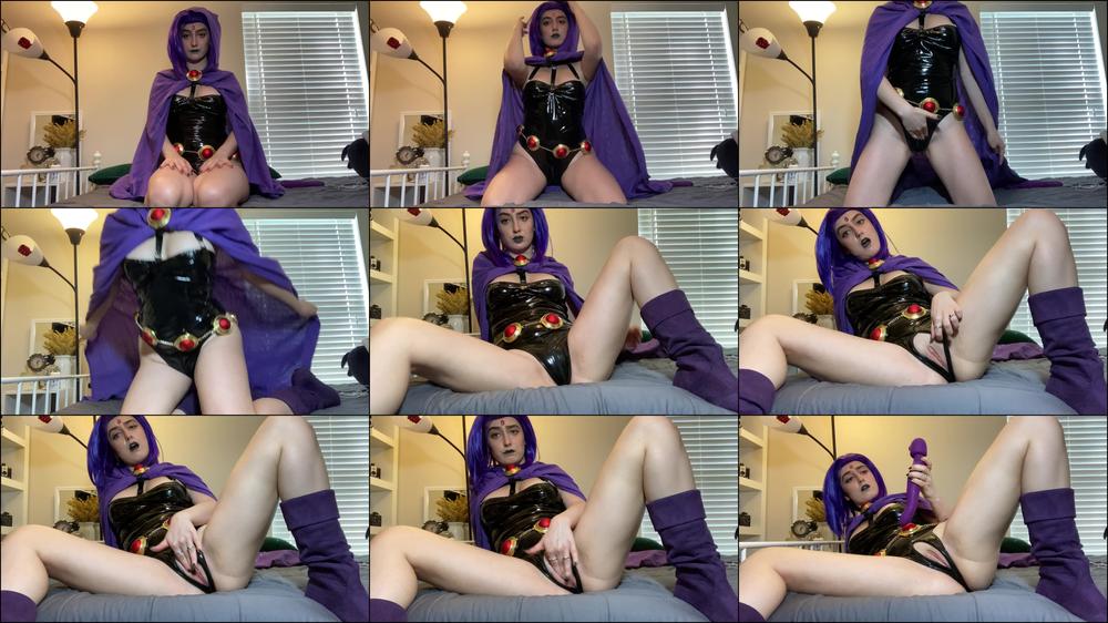 Raven Rubs Her Tight Cunny