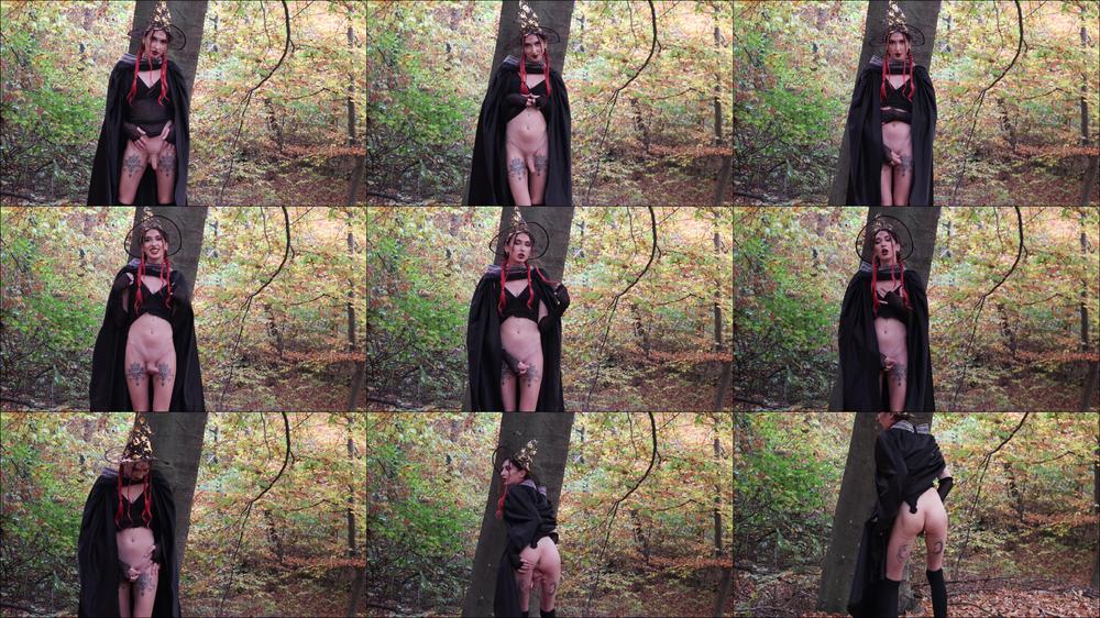 Witch Letisia masturbate in the forest