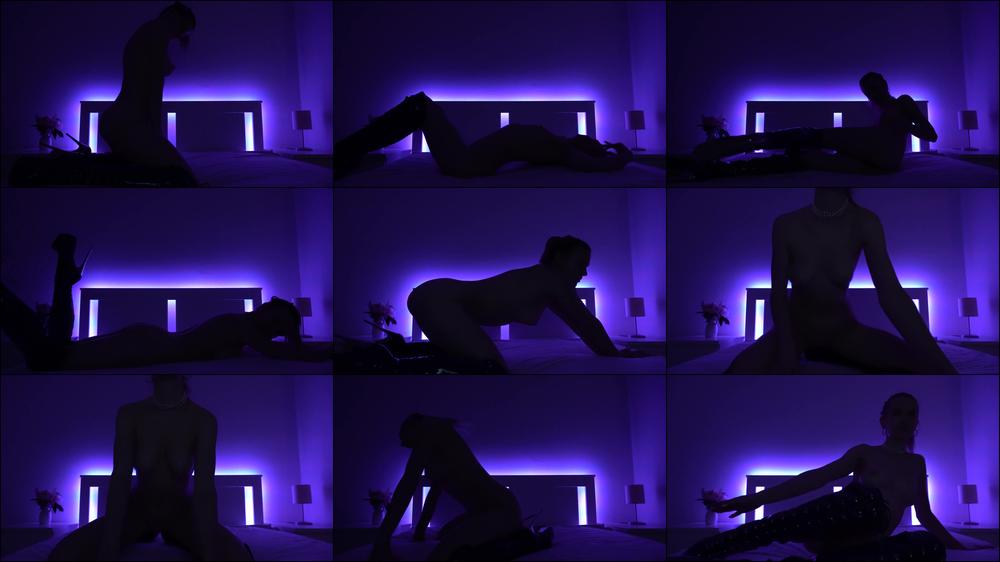 Seducing In The Dark Room