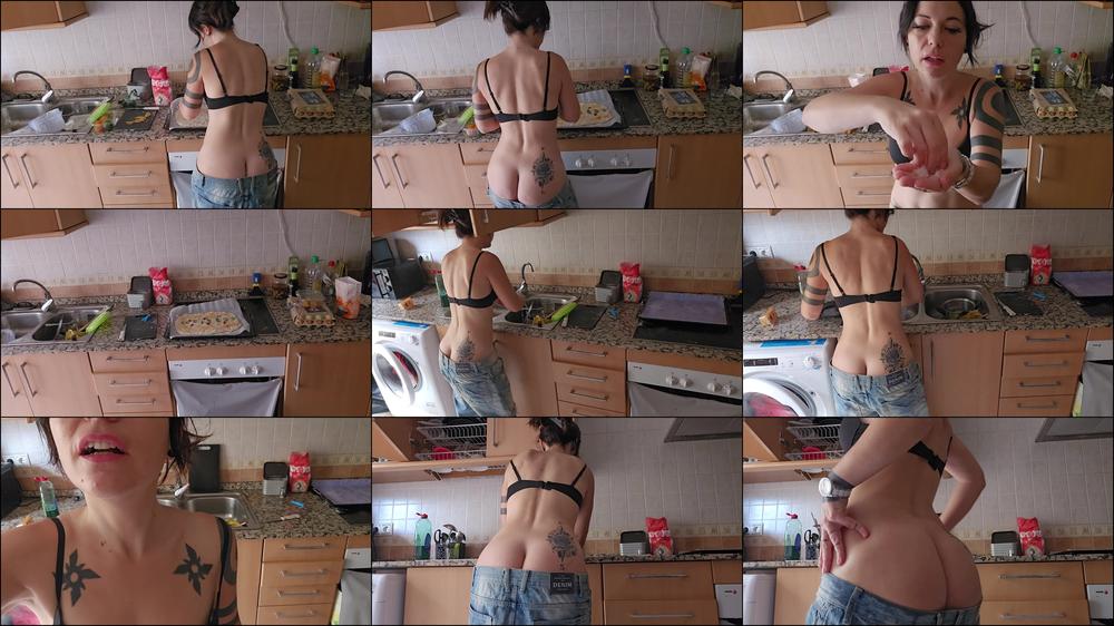 Buttcrack Cum encouragement while I cook