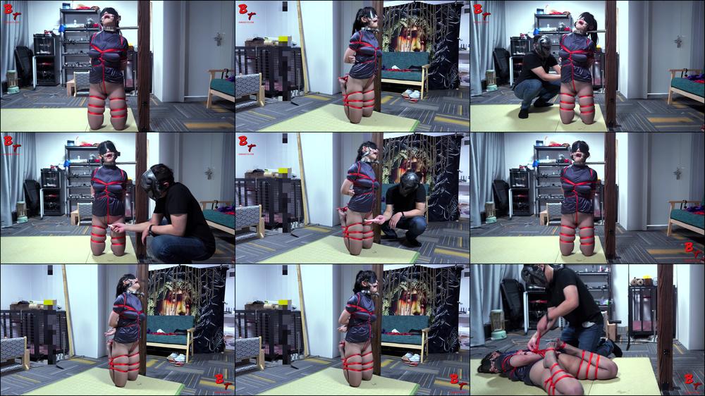 Strict Bondage Kneeling Placement